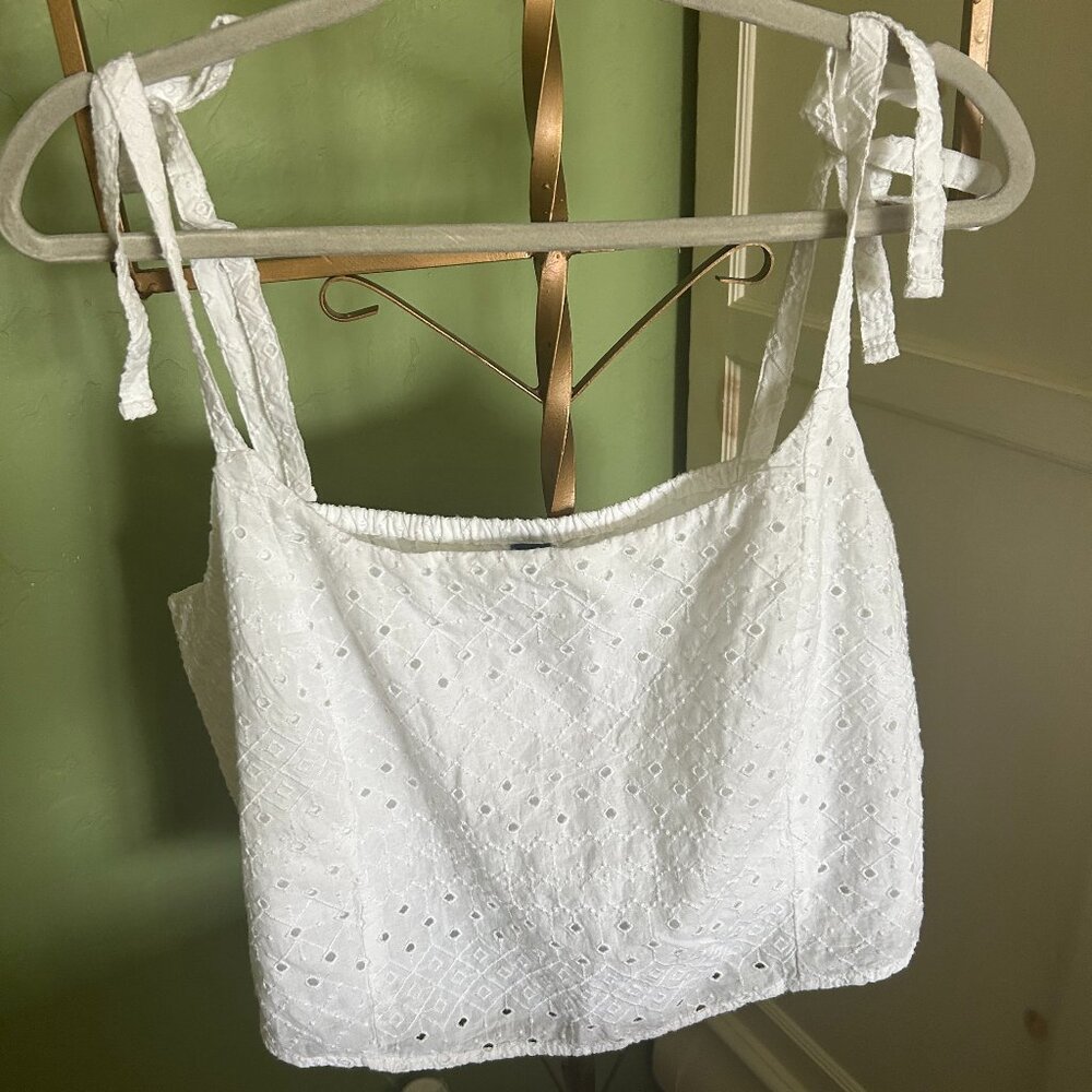 Old Navy White Eyelet Tank – Tie Straps, Size XL